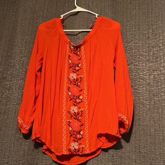 Old Navy women’s off the shoulder shirt - Picture 2 of 7